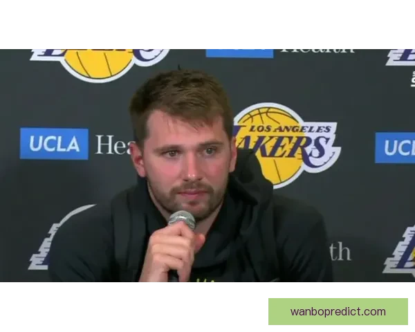 海斯20分钟8中8砍19+7疯狂一战 赛后呼吁东契奇减少吃T次数